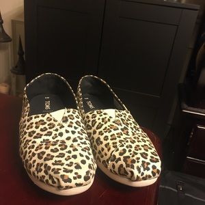 Cheetah print Toms